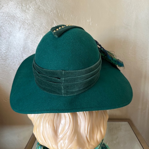 SENSATIONAL DESIGNER 1950\'s GREEN FELT WIDE BRIM HAT WITH METAL STUDS & FEATHERS main image 13